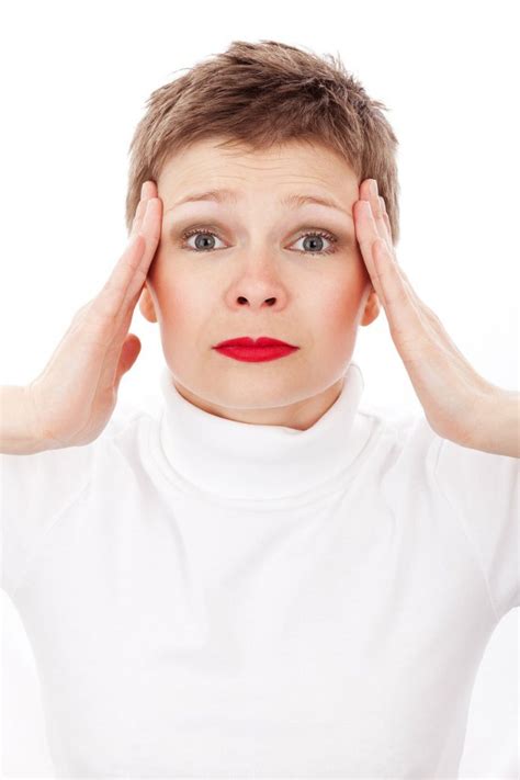 איך להעביר כאב ראש בשתי דקות